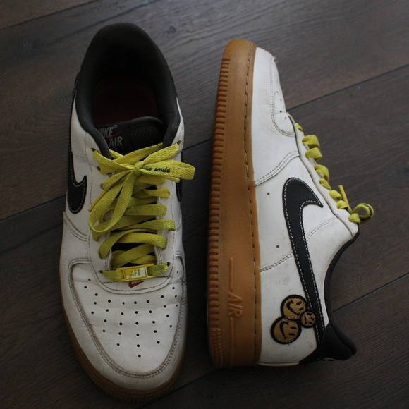 Nike Kids White & Black Sneakers with Yellow Laces - Picture 2 of 6
